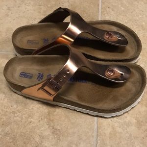 Birkenstock Gizeh Sandals - Metallic Copper